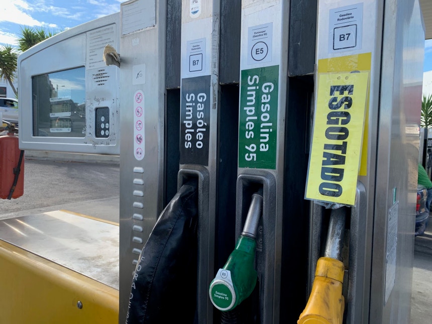 Imagem de Governo reduz desconto no imposto sobre os combustíveis