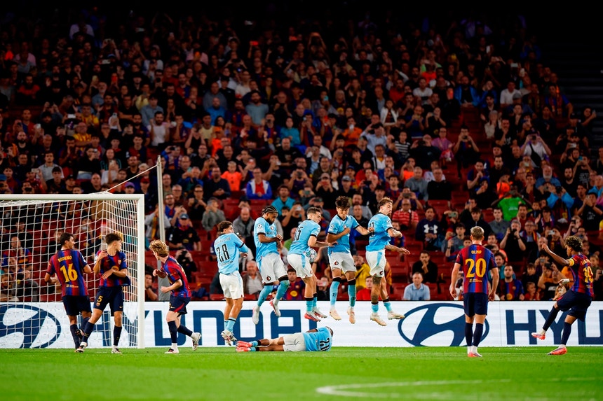 Imagem de FC Barcelona estreia-se com goleada e assistência de João Cancelo