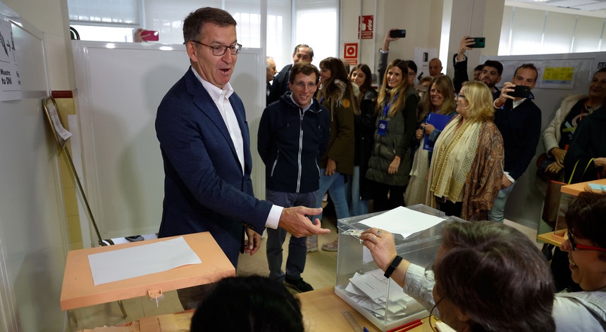 O PP de Núñez Feijóo reivindica vitória nas eleições regionais espanholas
