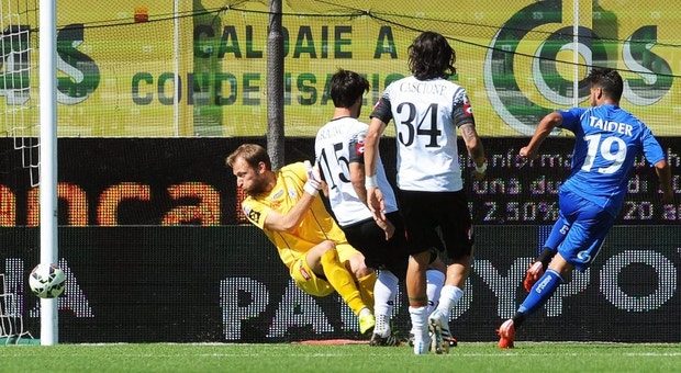 Saphir Taider marcou o golo do empate para o Sassuolo
