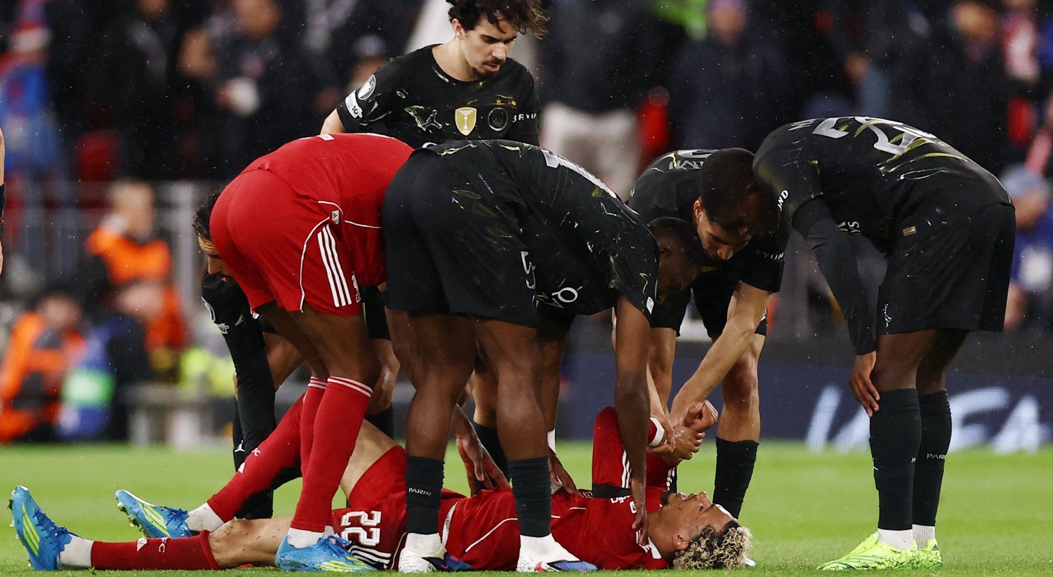 Ekitiké fora do Mundial por lesão