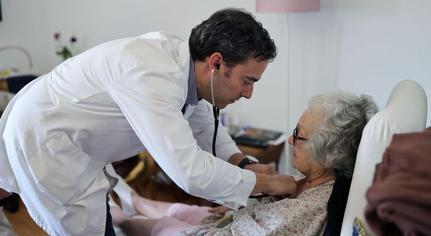 Imagem de Administradores hospitalares preocupados com corte na Saúde
