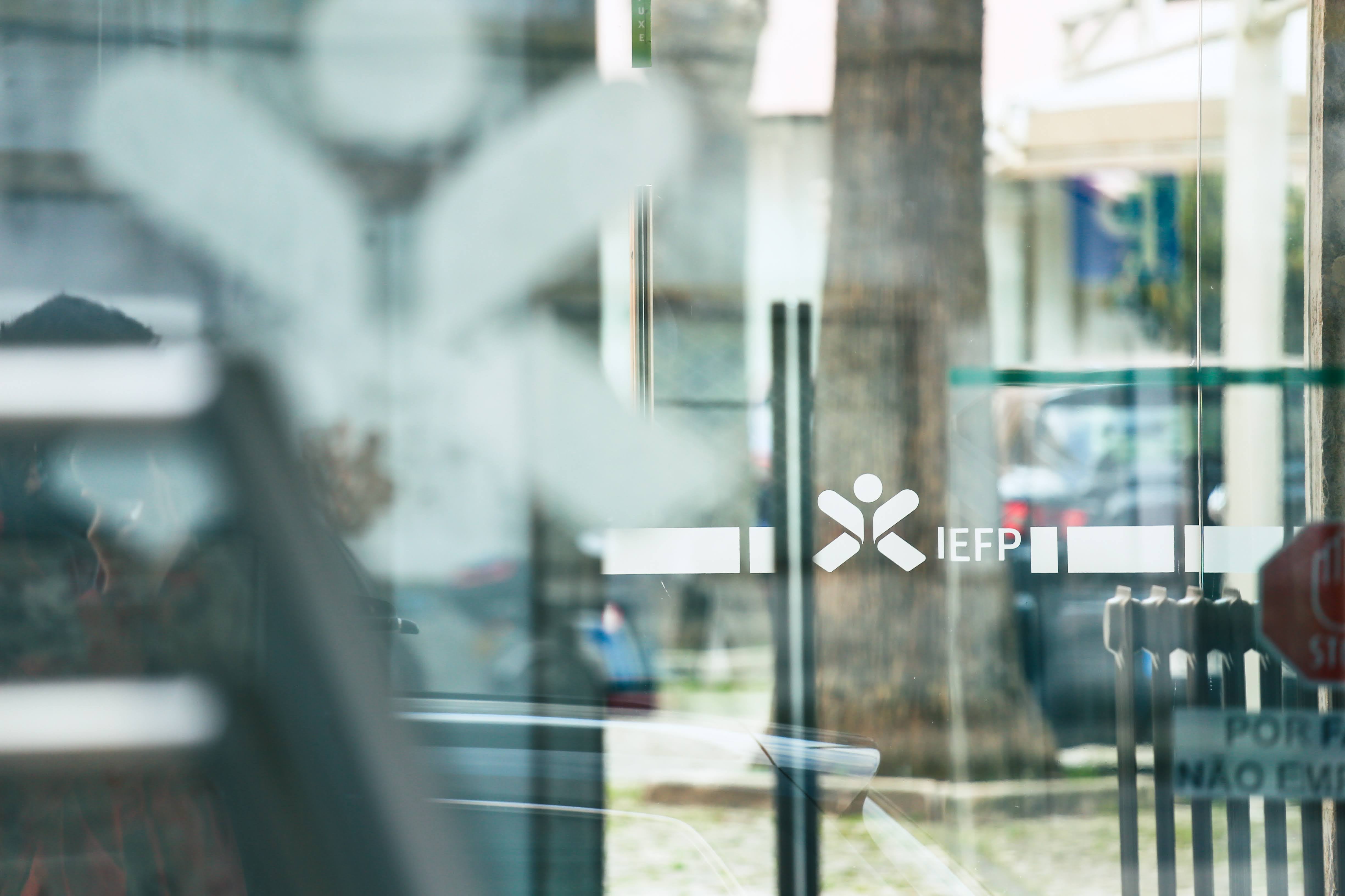 Taxa de desemprego em mar�o recua para 5,8%