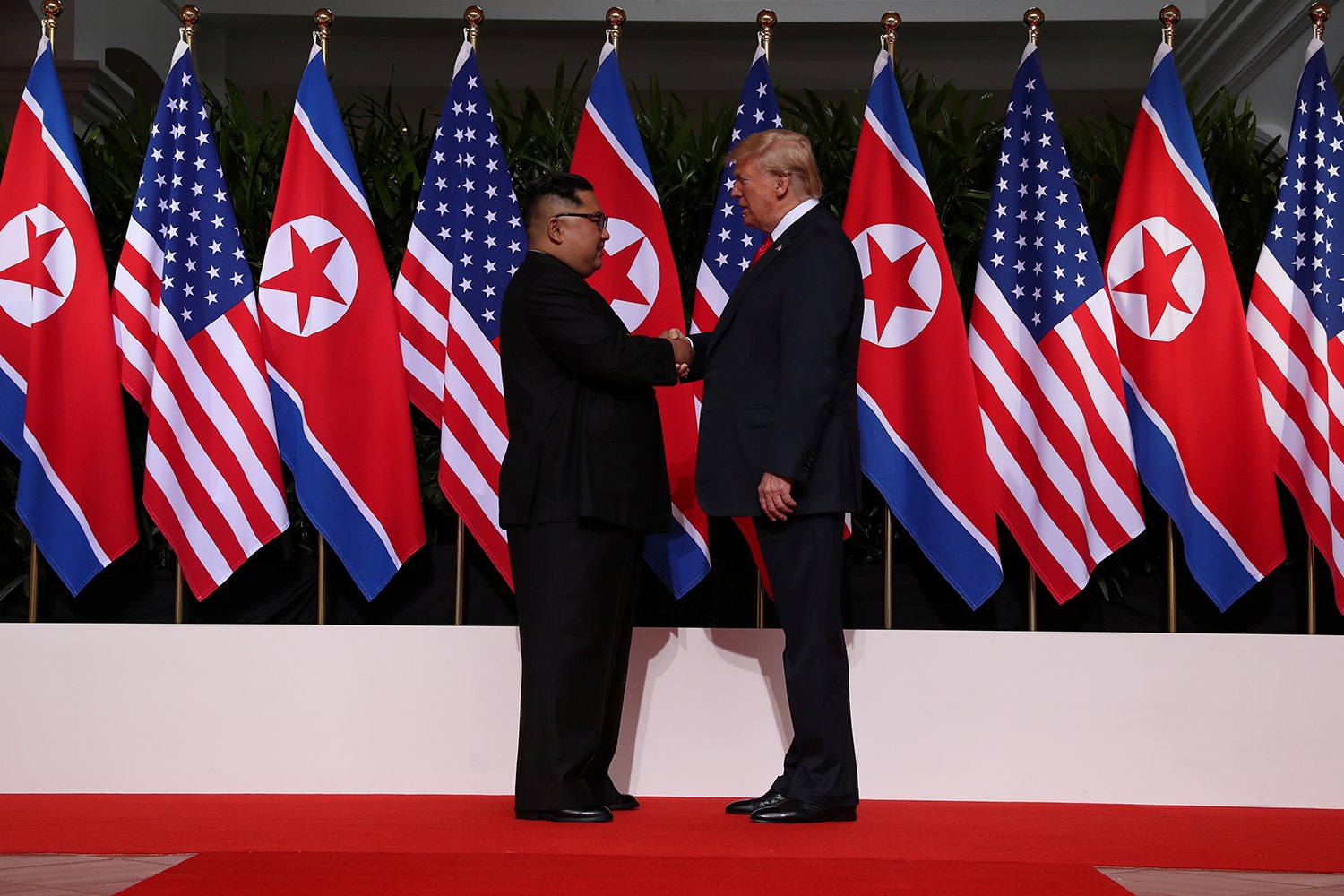  Aperto de m&atilde;o entre  Kim Jong Un e Donald Trump em Singapura /Jonathan Ernst - Reuters 