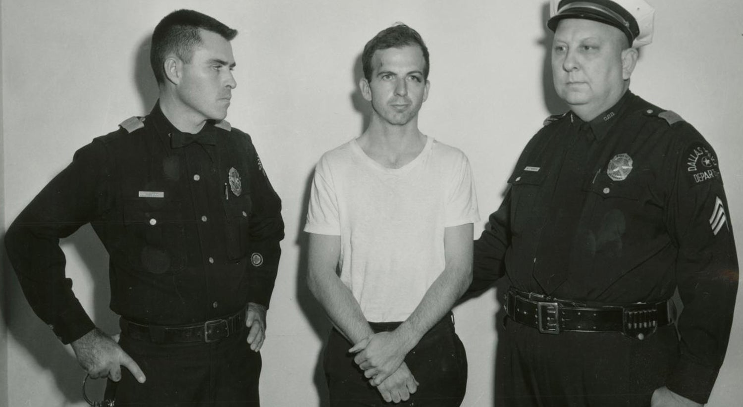 Lee Harvey Oswald foi detido em Dallas ap&oacute;s o assassinato de Kennedy. Foto: Reuters