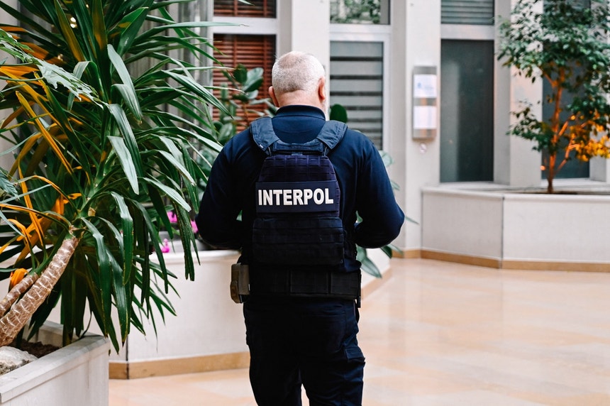 Imagem de Interpol detém 5.800 pessoas e apreende 300 milhões de dólares em operação mundial contra fraude