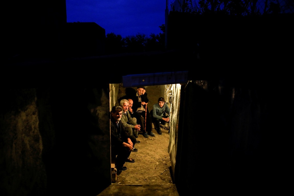  Cidade de Terter, residentes em abrigo durante combates | Umit Bektas - Reuters 