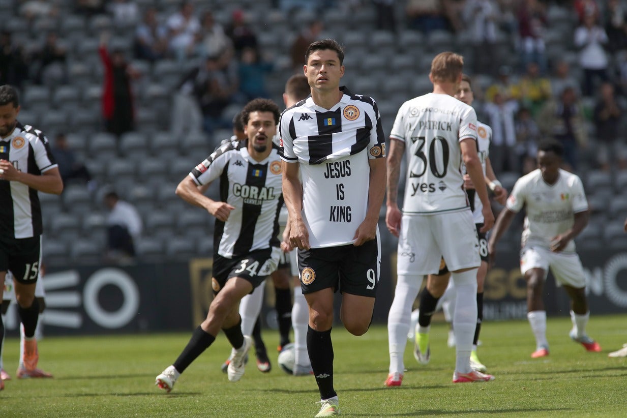 Nacional vence Estrela da Amadora