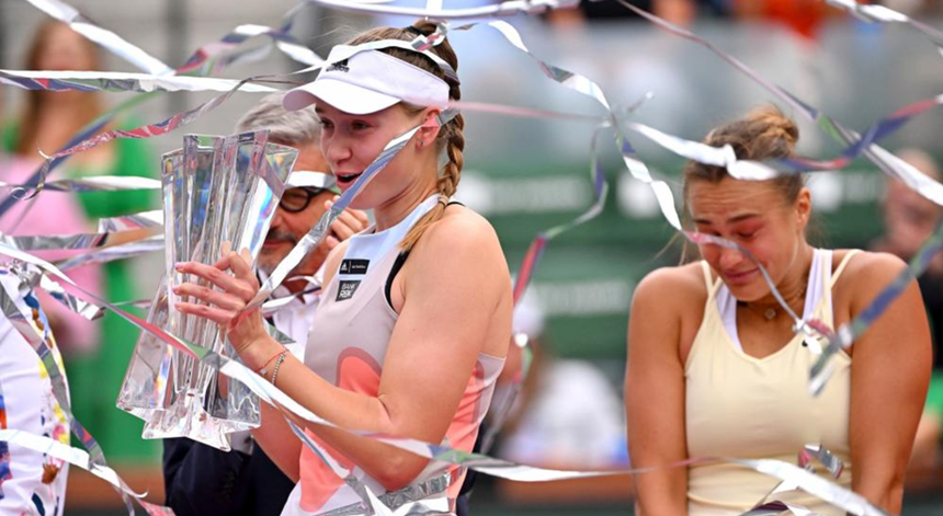 Elena Rybakina foi mais forte e venceu o torneio de Indian Wells
