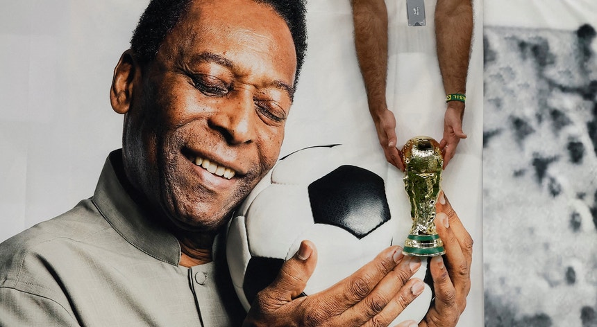 Pelé foi o único jogador a conquistar três Copas do Mundo: Suécia, em 1958; Chile, em 1962; e México, em 1970.
