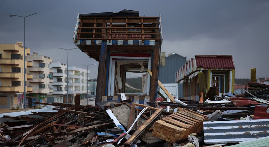 Imagem de Perto de 6.500 clientes da E-Redes ainda aguardam regresso da eletricidade