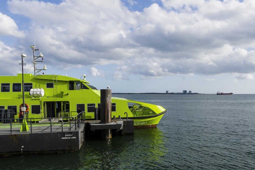 Os barcos que ligam Setúbal a Troia vão estar parados entre as 13h55 e as 16h55
