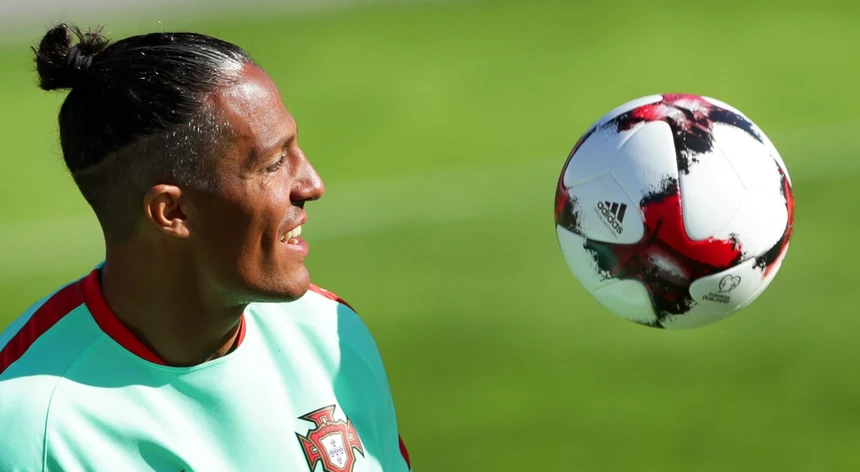 Imagem de Internacional português Bruno Alves integra equipa técnica de Jorge Jesus