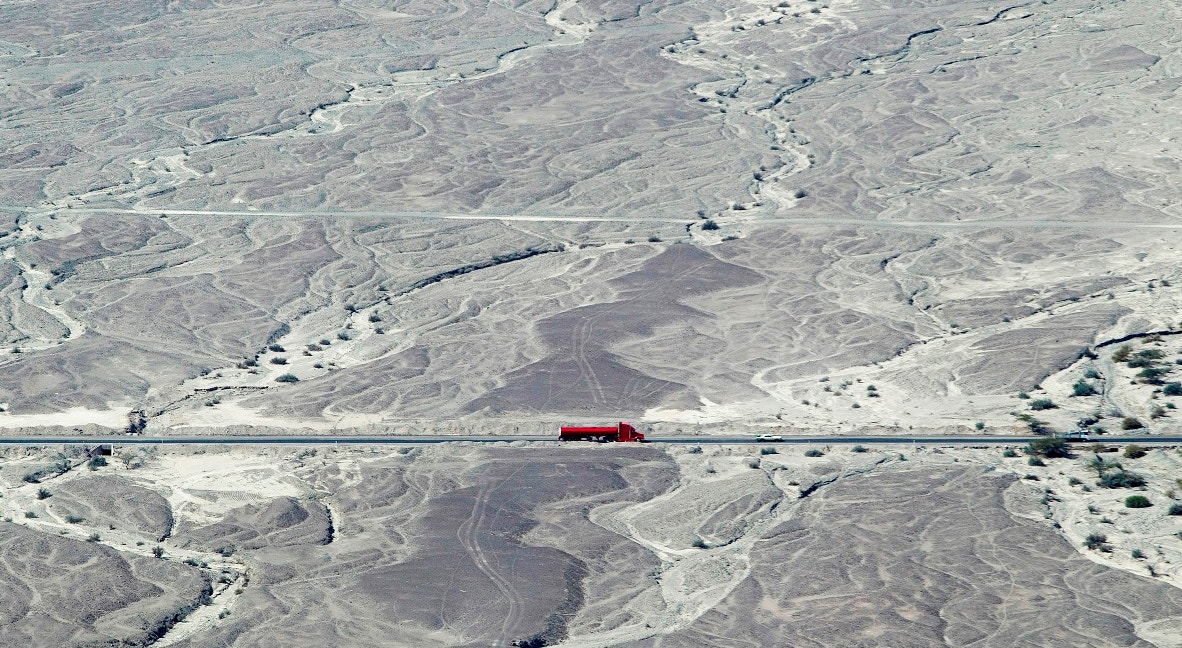  Auto-estrada junto das Linhas de Nazca | Enrique Castro-Mendivil - Reuters  