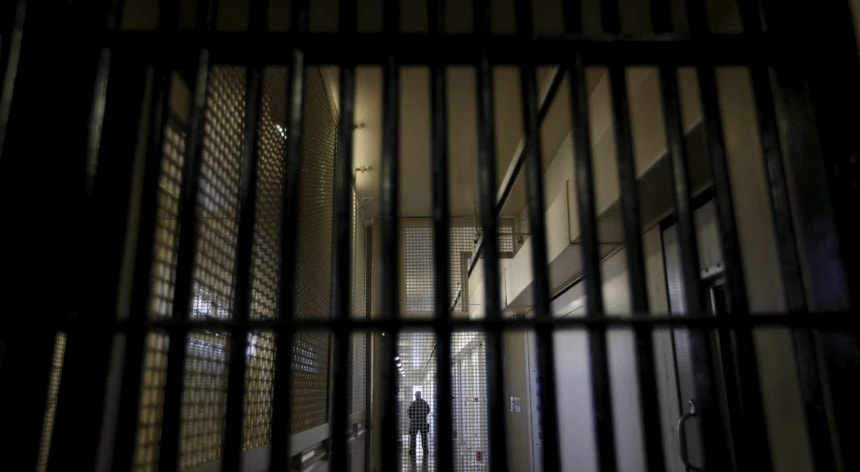 As prisões preparam-se para libertar os reclusos mais idosos, caso seja aprovada uma proposta de lei que já está no parlamento
