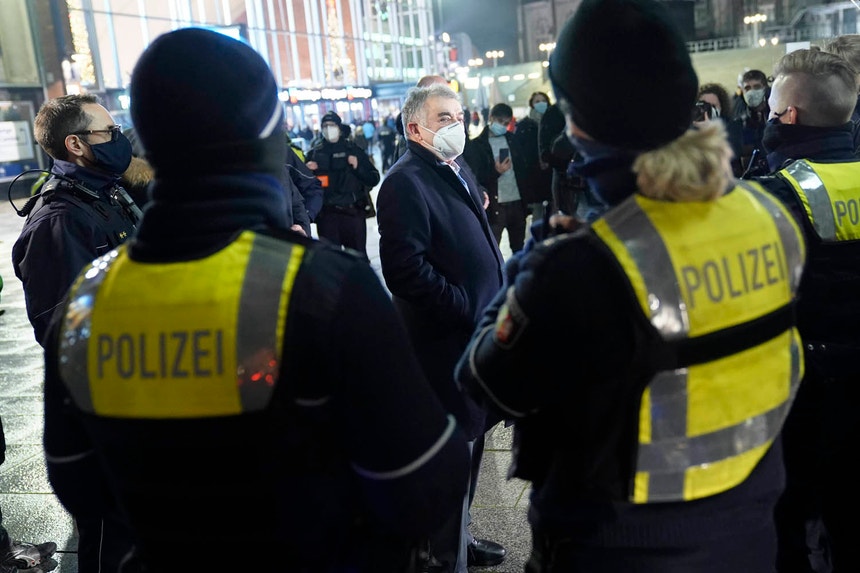 Deutschland.  Drei Personen wurden wegen des Verdachts der Planung eines Anschlags auf den Kölner Dom festgenommen