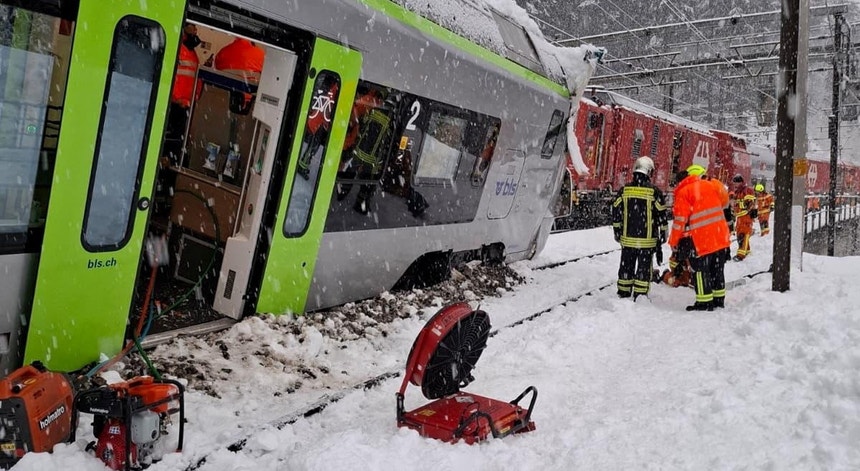 Imagem ilustrativa: Comboio descarrila após avalanche nos Alpes suíços e deixa cinco feridos