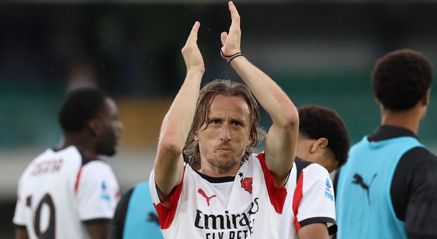 Imagem de AC Milan regressa às vitórias