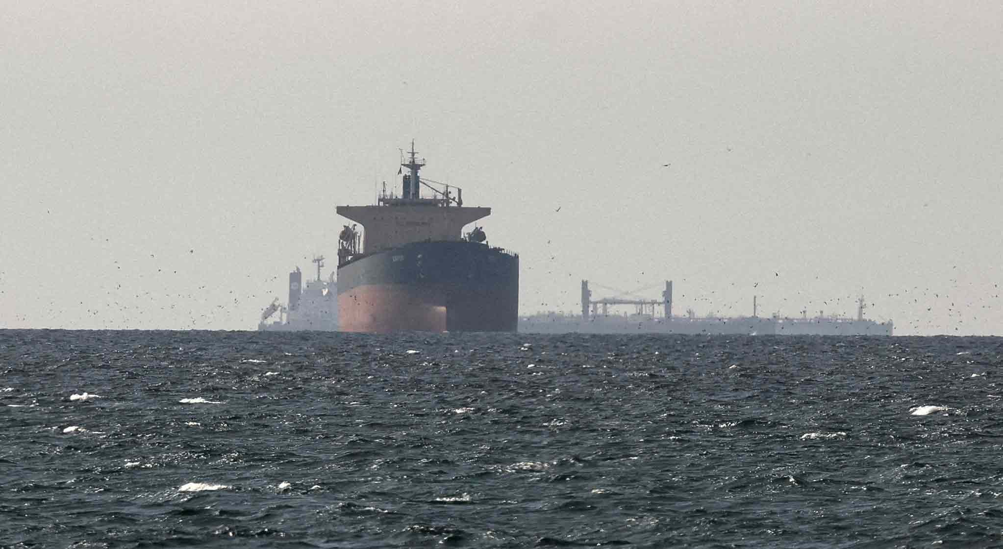 Tehran reaffirms that the Strait of Hormuz is "closed" to hostile navigation