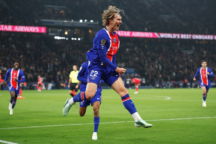 Imagem de PSG derrota Lyon, de Paulo Fonseca, e isola-se na liderança da Liga francesa