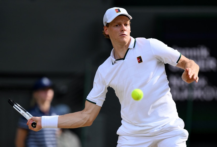 Imagem de Wimbledon. Campeão Sinner afasta Djokovic e está na final