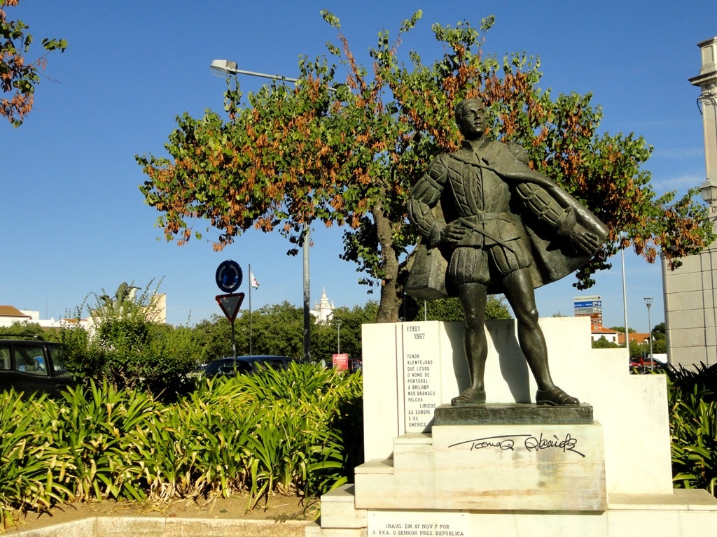  Enviada por Constan&ccedil;a Matias - Est&aacute;tua do tenor Tomaz Alcaide 