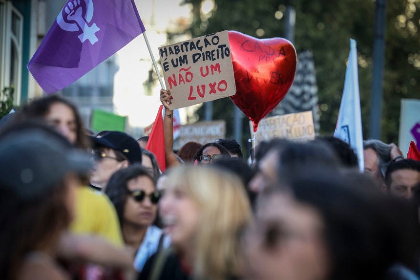Milhares de pessoas manifestam-se contra o custo de vida e da habitação