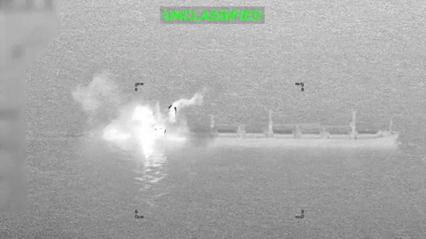 Estados Unidos atacam navio comercial no Golfo de Omã que partira de porto iraniano