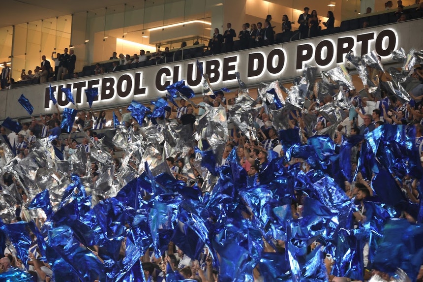Imagem de FC Porto multado em quase 27 mil euros pelas incidências no clássico com o Benfica