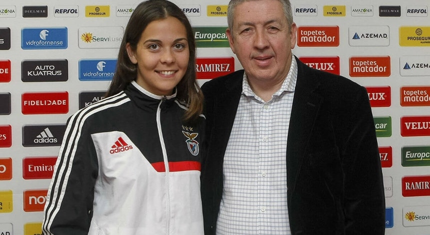 Melanie Bronze dos Santos com o vice do Benfica
