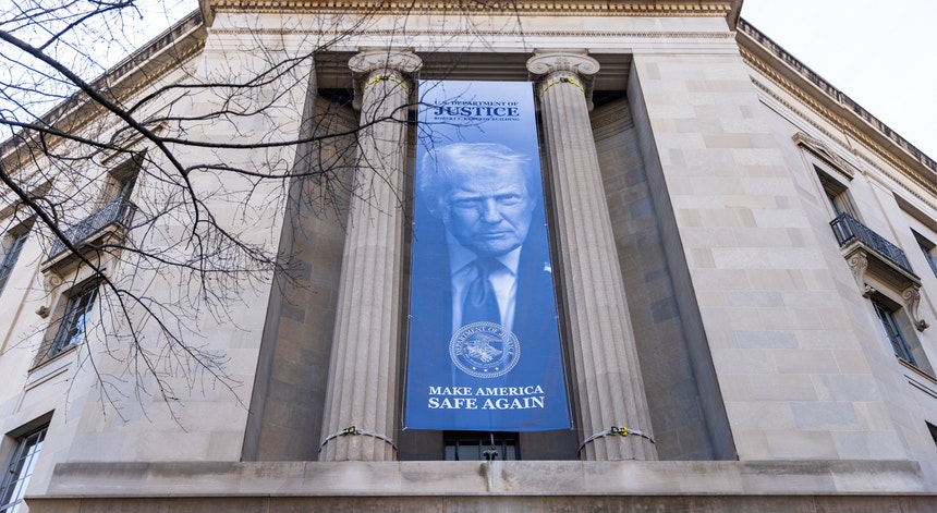 Imagem de Supremo chumba política comercial e Trump dispara tarifas mundiais