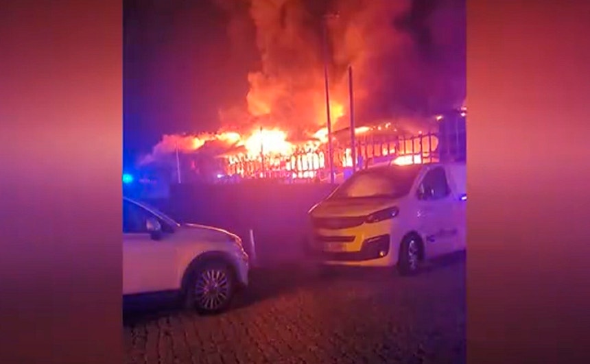 Imagem de Incêndio destrói dez armazéns em Sobrosa