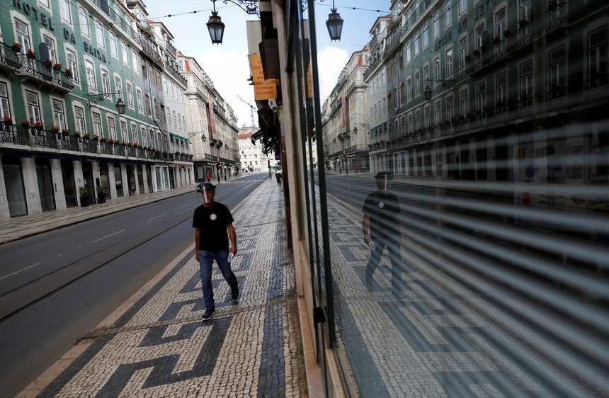 Os portugueses voltam a viver sujeitos a uma série de medidas impostas pelo estado de emergência
