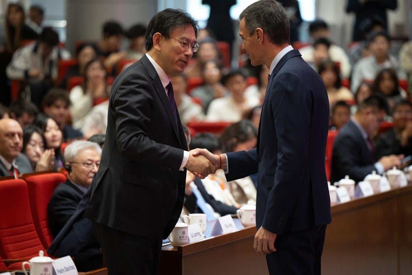 Pedro Sánchez promove Espanha junto de investidores chineses em Pequim