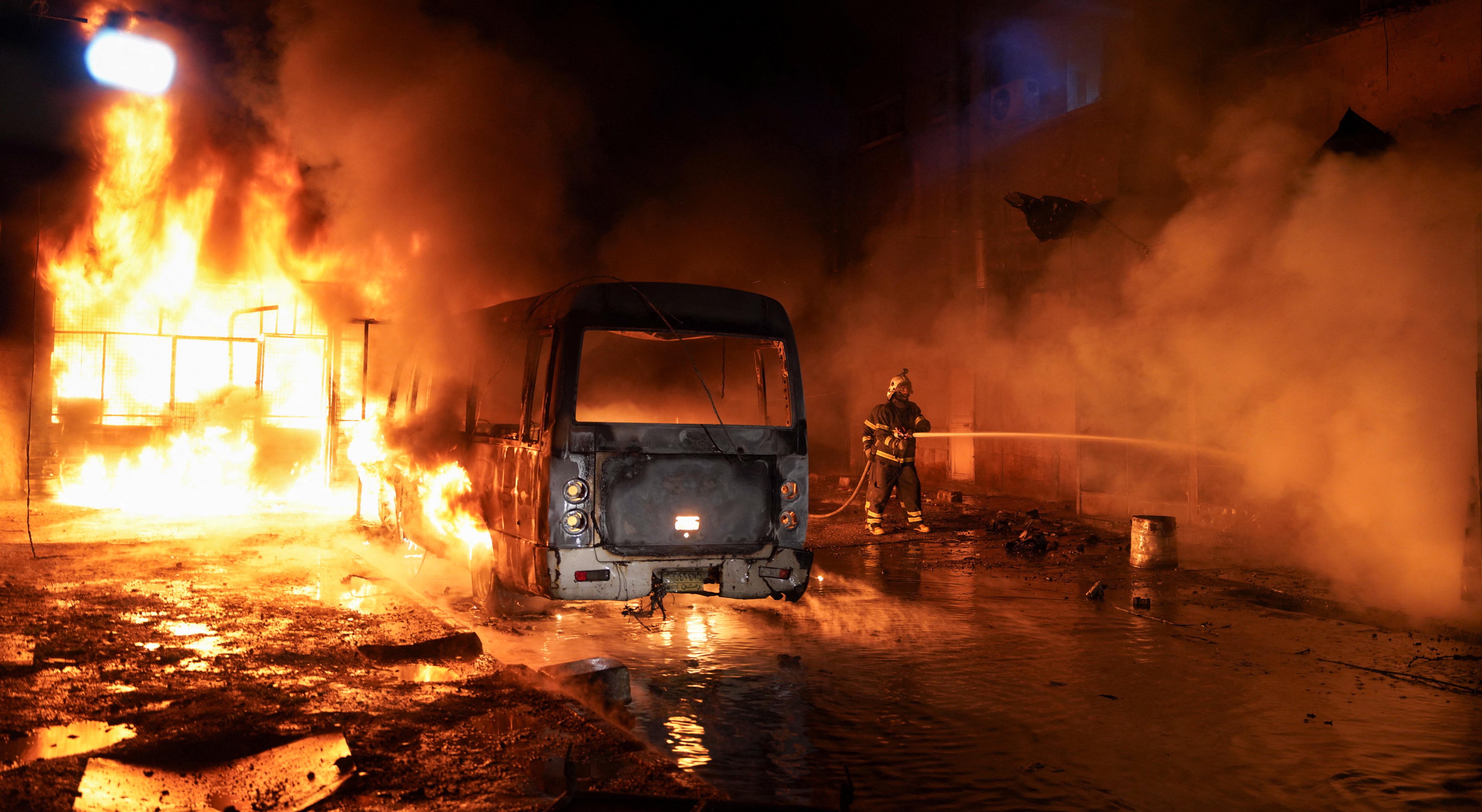 Síria anuncia cessar-fogo após dias de confrontos com combatentes curdos em Alepo
