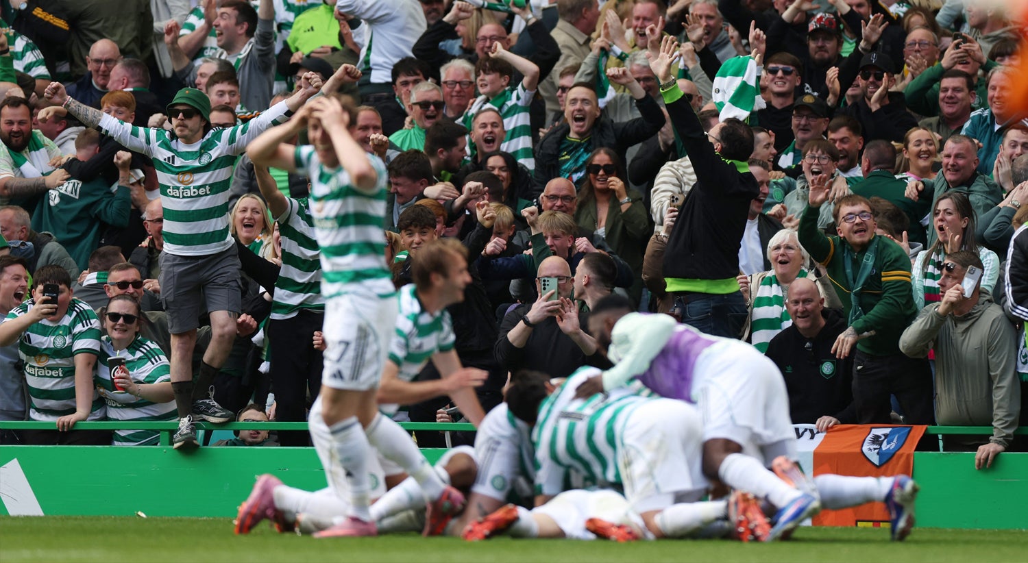 Celtic vence dérbi de Glasgow