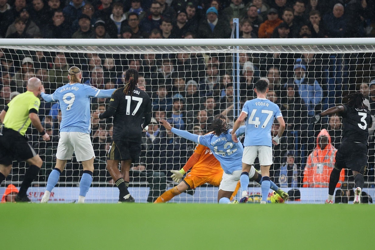 Manchester City vence Fulham, de Marco Silva, e est� a tr�s pontos da lideran�a