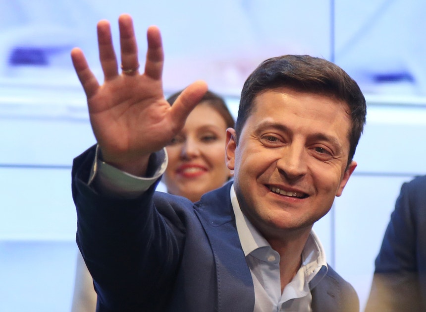Volodymyr Zelensky venceu as eleições presidenciais da Ucrânia, a 21 de abril de 2019, com uma margem esmagadora sobre Petro Poroshenko.
