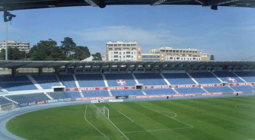 O magnífico cenário do Estádio do Restelo acolhe o jogo da taça entre Lusitano e FC Porto
