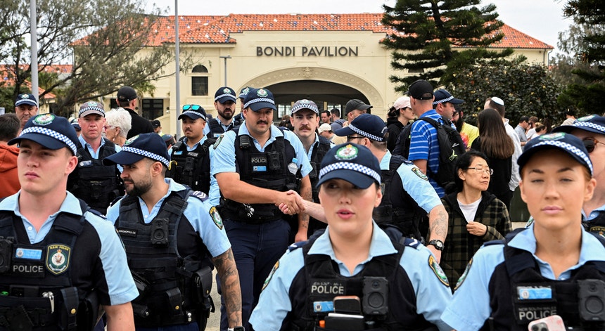 Imagem de Austrália. Atirador do ataque de Bondi acusado de 59 crimes