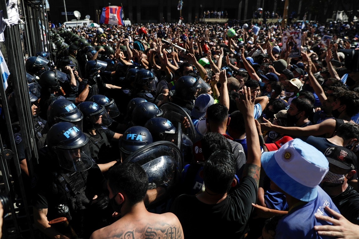  Adeptos em frente da Casa Rosada | Ricardo Moraes - Reuters  