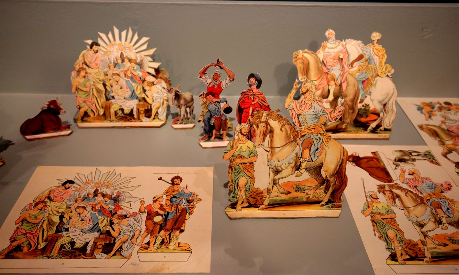  A chegada dos &aacute;lbuns de BD tamb&eacute;m incentivaram as constru&ccedil;&otilde;es de armar e Jos&eacute; Garc&ecirc;s, um dos maiores ilustradores portugueses, desenhou para as Edi&ccedil;&otilde;es ASA um conjunto de casas regionais e de monumentos portugueses: o Mosteiro da Batalha, o Mosteiro dos Jer&oacute;nimos, e a Torre de Bel&eacute;m, al&eacute;m de uma caravela, todos em grande formato. 