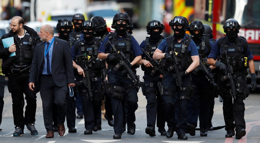 A polícia britânica abateu três homens armados na última noite em Londres
