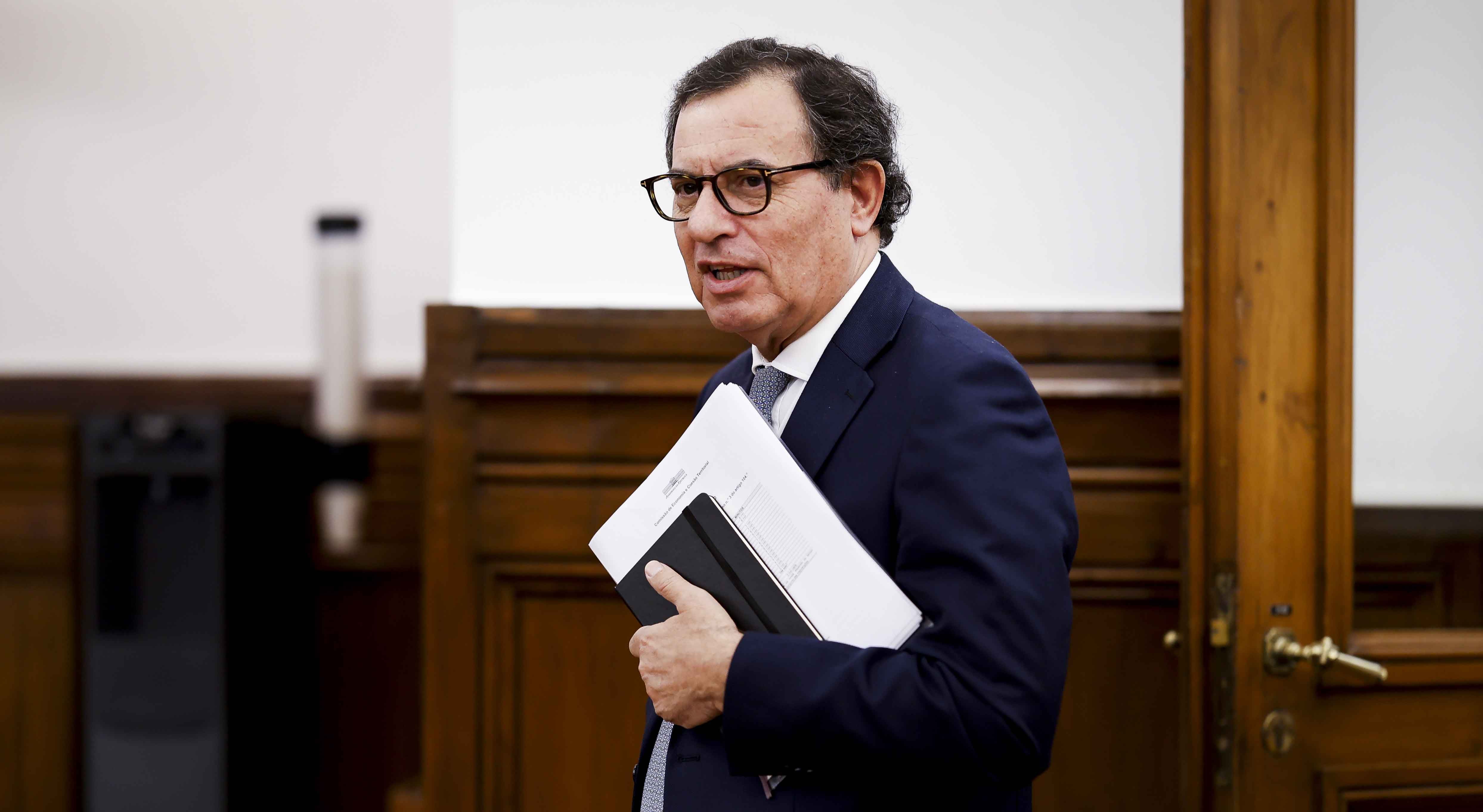 Ministro da Economia aconselha população a "consumir menos" energia