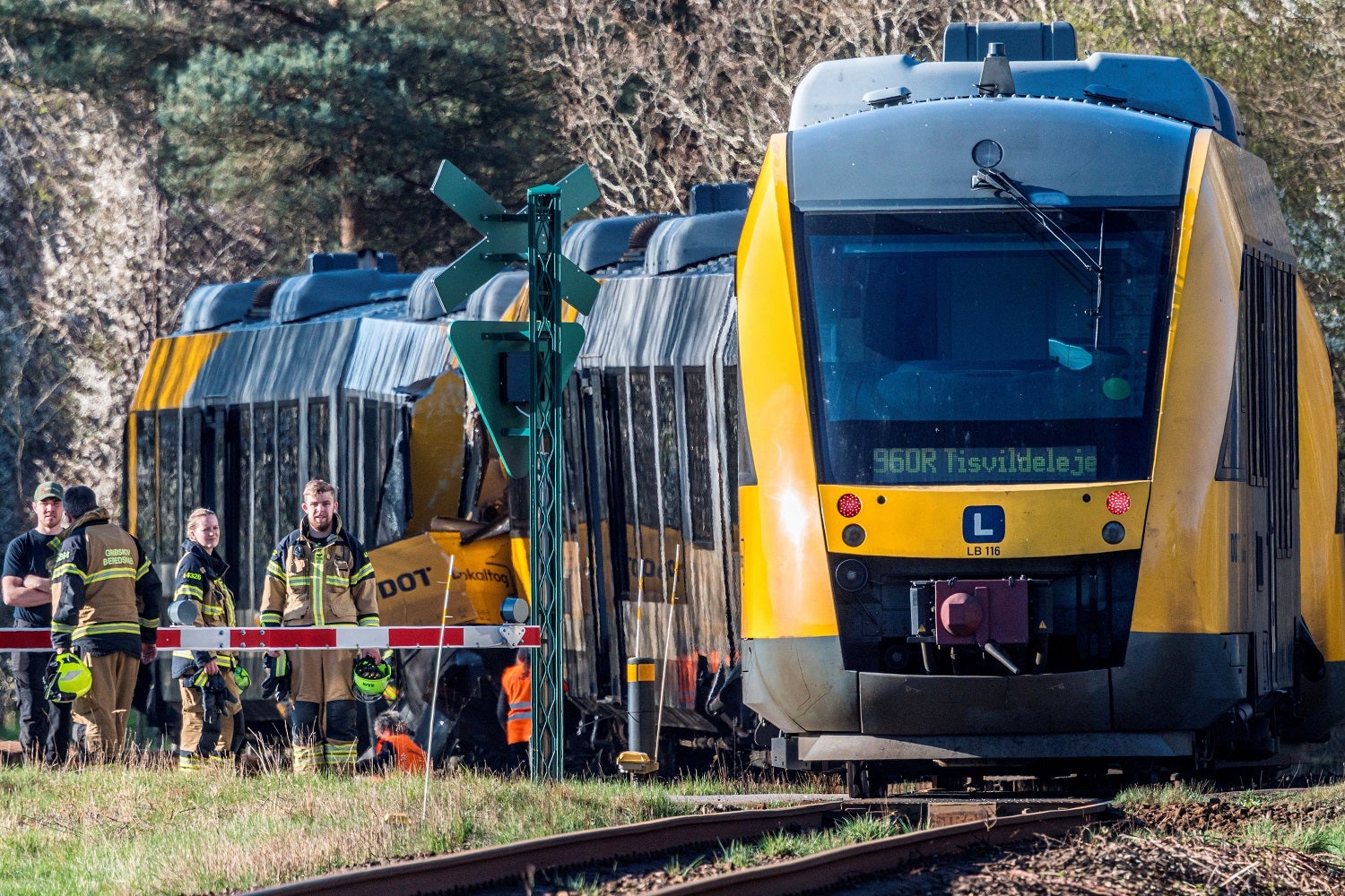 Dois comboios colidiram na Dinamarca provocando vários feridos