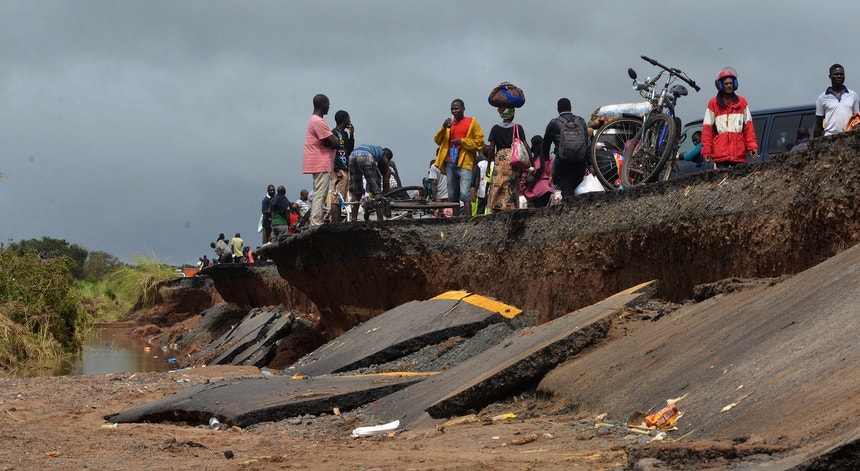 A passagem do ciclone Idai por Moçambique, Maláui e Zimbabué fez mais de 300 mortos
