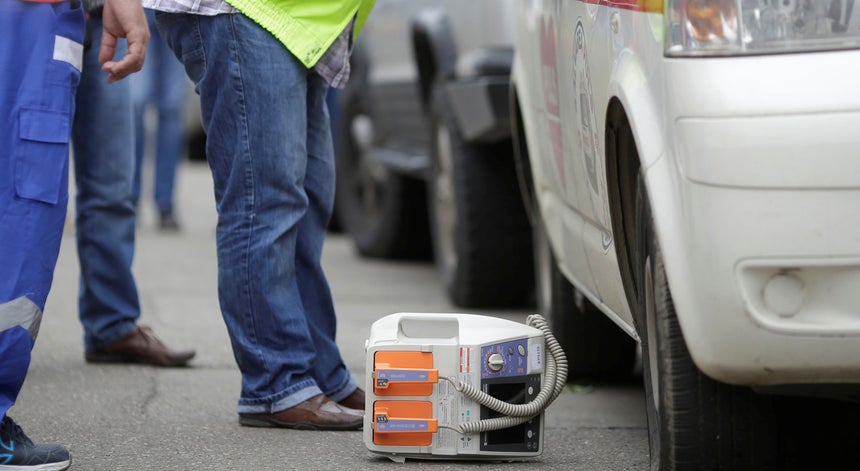 Novos condutores, alunos e forças de segurança devem estar formados para usar desfibrilhadores