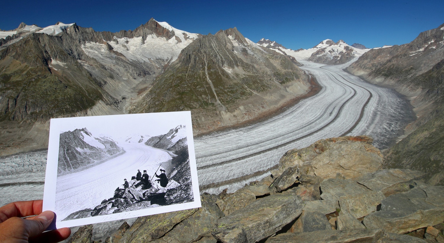  Glaciar Aletsch a 4 de setembro de 2019 em compara&ccedil;&atilde;o com uma foto entre 1860 e 1890, na Su&iacute;&ccedil;a /Reuters 