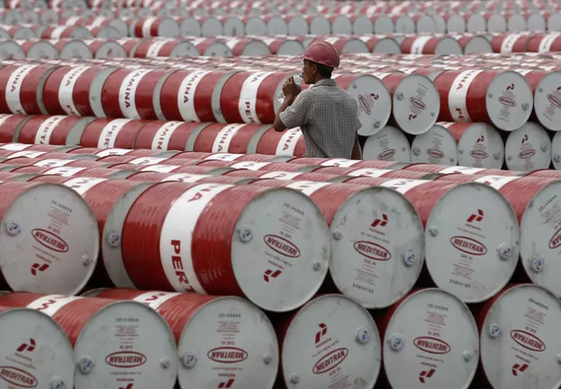 Preços do petróleo abriram acima dos 110 dólares por barril