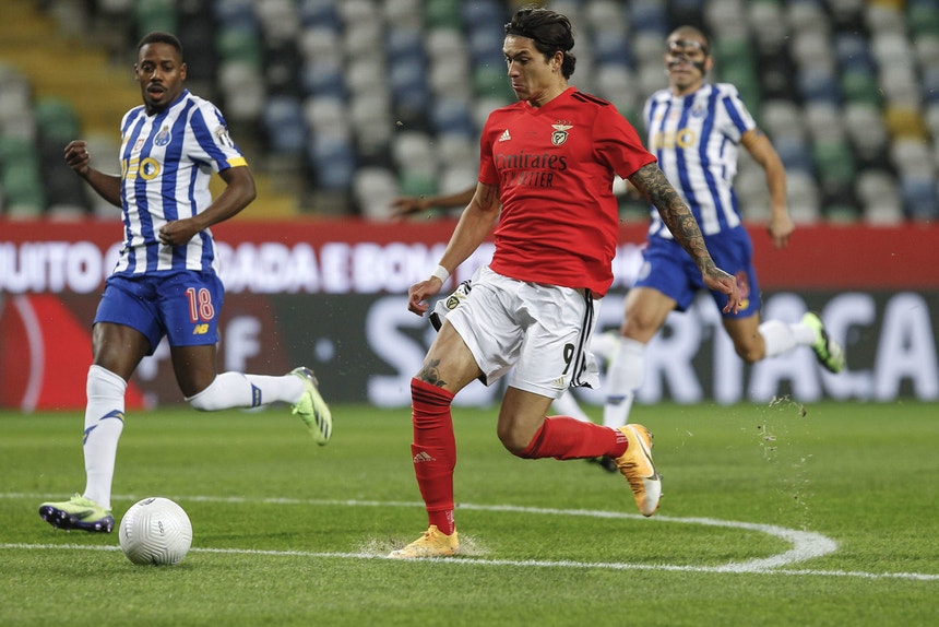 Imagem relacionada com a notícia: "Águias" e "dragões" preparam-se para reeditar o duelo da 1.ª volta no Dragão
